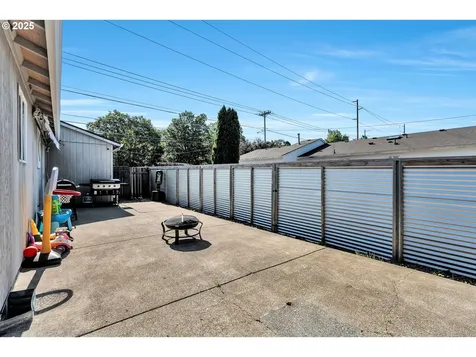 4327 SE 136th Avenue Portland OR 97236