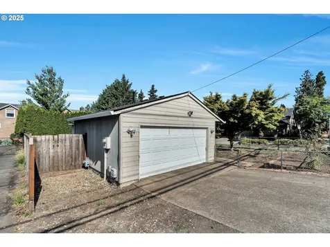4327 SE 136th Avenue Portland OR 97236
