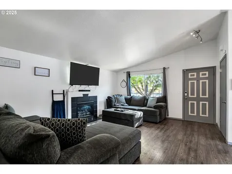 4327 SE 136th Avenue Portland OR 97236
