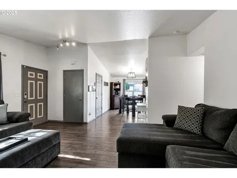 4327 SE 136th Avenue Portland OR 97236