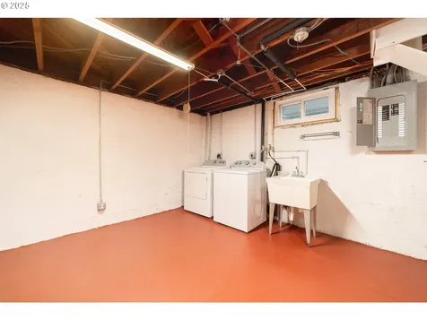 9919 NE Mason Street Portland OR 97220