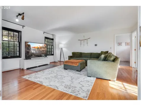 992 SW Westwood Drive Portland OR 97239