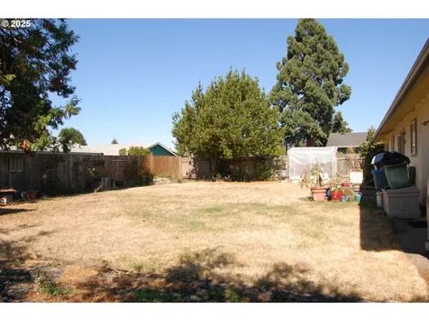 2252 Rose Blossom Drive Springfield OR 97477