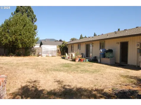 2252 Rose Blossom Drive Springfield OR 97477