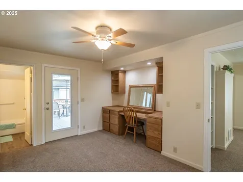 512 W Center Street Roseburg OR 97471