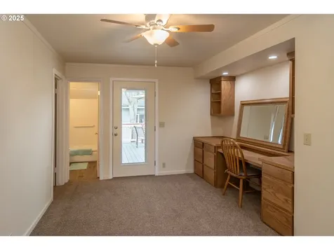 512 W Center Street Roseburg OR 97471