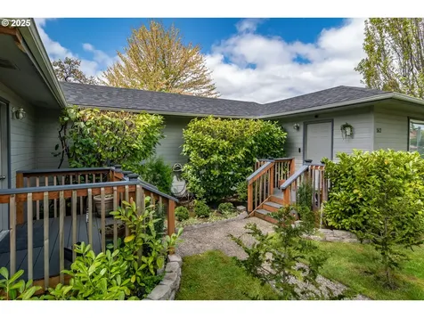 512 W Center Street Roseburg OR 97471