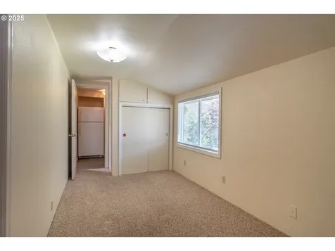 512 W Center Street Roseburg OR 97471