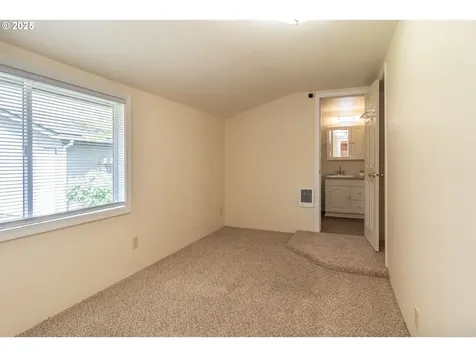 512 W Center Street Roseburg OR 97471