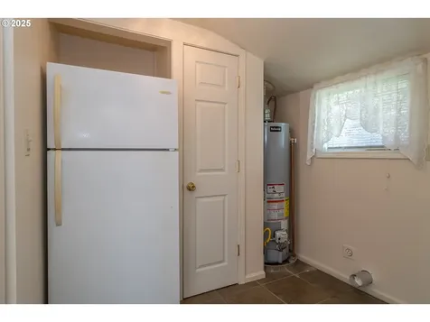 512 W Center Street Roseburg OR 97471