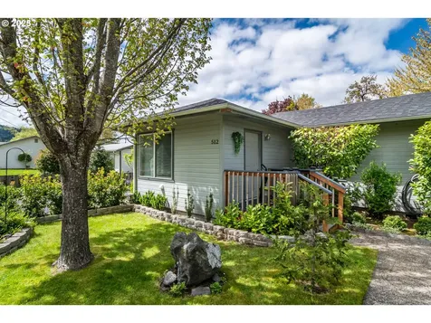 512 W Center Street Roseburg OR 97471
