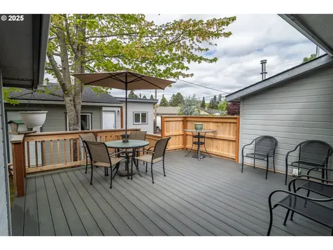 512 W Center Street Roseburg OR 97471