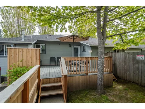 512 W Center Street Roseburg OR 97471