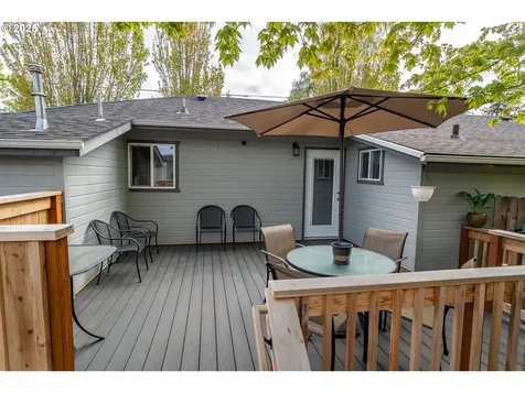 512 W Center Street Roseburg OR 97471