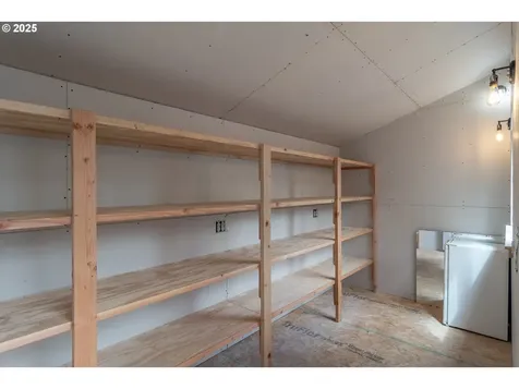 512 W Center Street Roseburg OR 97471