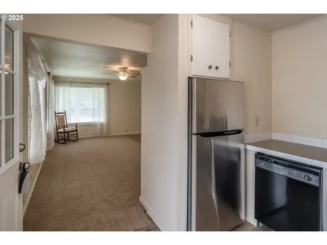 512 W Center Street Roseburg OR 97471
