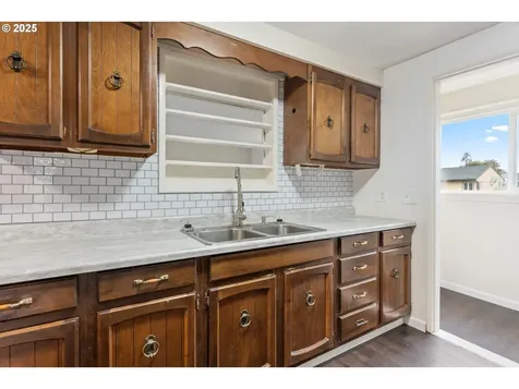 270 S Morrison Street Coos Bay OR 97420