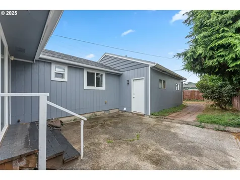270 S Morrison Street Coos Bay OR 97420