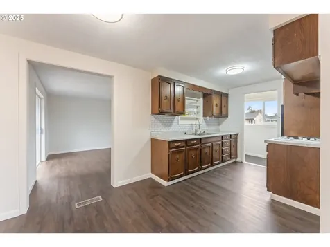 270 S Morrison Street Coos Bay OR 97420