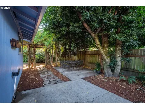 3080 Harlow Road Eugene OR 97401
