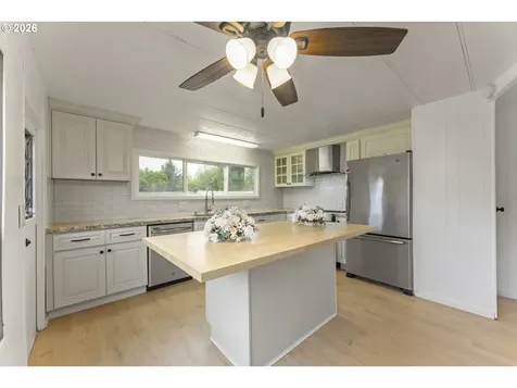 570 N 10th Avenue Cornelius OR 97113