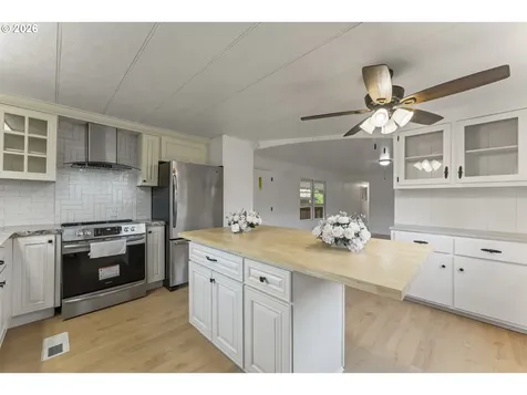 570 N 10th Avenue Cornelius OR 97113