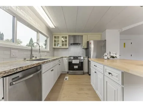 570 N 10th Avenue Cornelius OR 97113