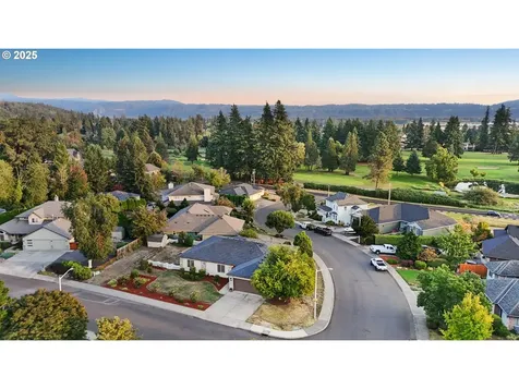 4202 L Circle Washougal WA 98671