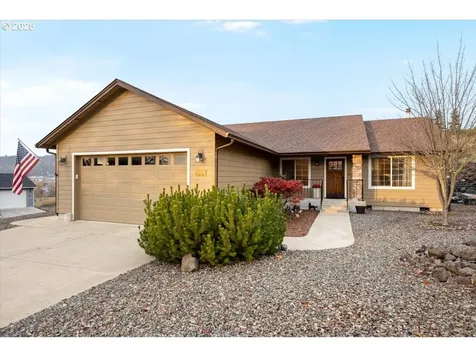 635 Valley Vista Street Sutherlin OR 97479