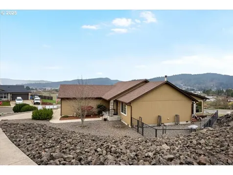 635 Valley Vista Street Sutherlin OR 97479