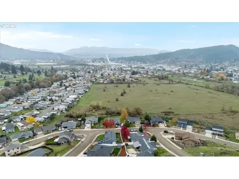 635 Valley Vista Street Sutherlin OR 97479