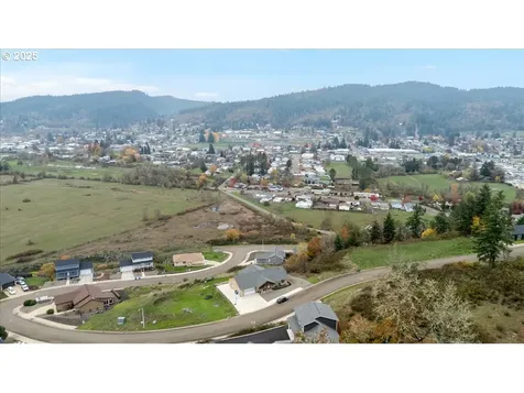 635 Valley Vista Street Sutherlin OR 97479