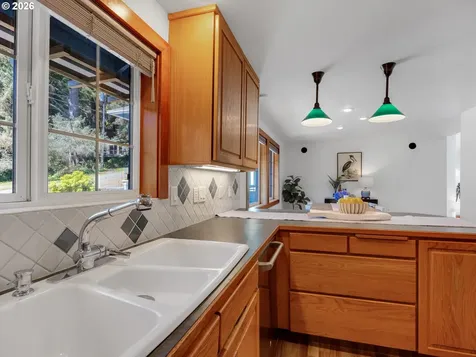 715 N Laurel Street Cannon Beach OR 97110