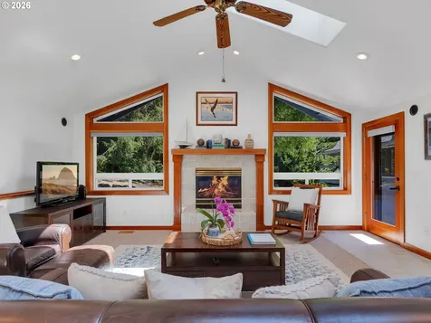 715 N Laurel Street Cannon Beach OR 97110