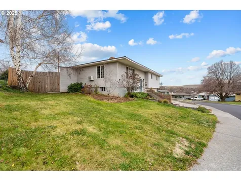 3226 SW Isaac Avenue Pendleton OR 97801