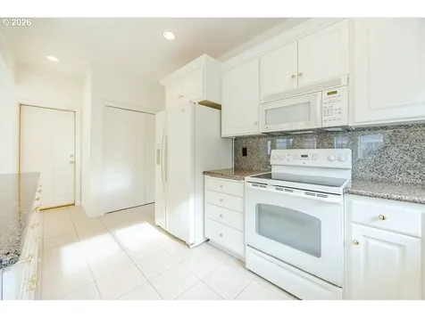3329 Lake Wood Drive Eugene OR 97408