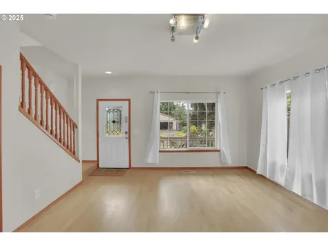 8605 NE Milton Street Portland OR 97220