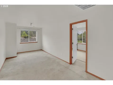 8605 NE Milton Street Portland OR 97220