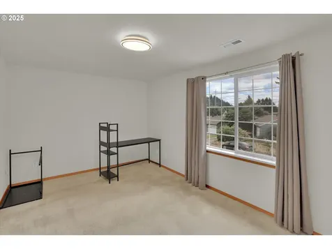 8605 NE Milton Street Portland OR 97220