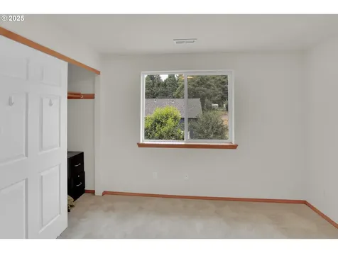 8605 NE Milton Street Portland OR 97220