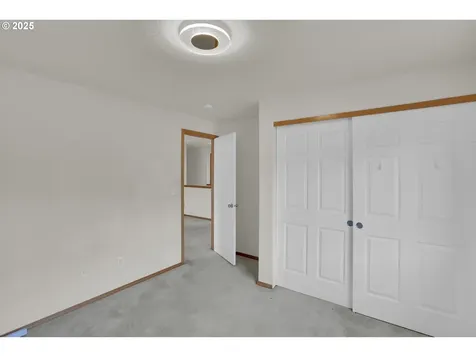 8605 NE Milton Street Portland OR 97220