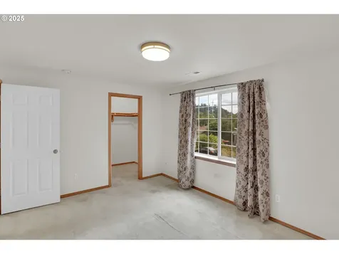 8605 NE Milton Street Portland OR 97220