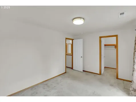 8605 NE Milton Street Portland OR 97220
