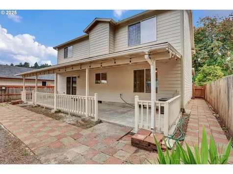 8605 NE Milton Street Portland OR 97220