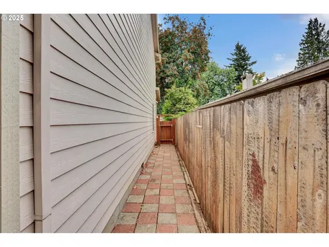 8605 NE Milton Street Portland OR 97220