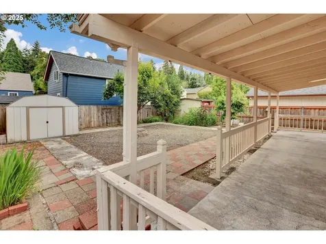 8605 NE Milton Street Portland OR 97220
