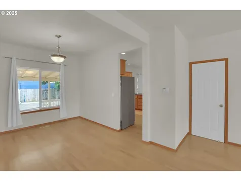 8605 NE Milton Street Portland OR 97220