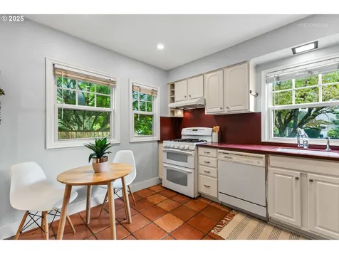 5715 NE 36th Avenue Portland OR 97211