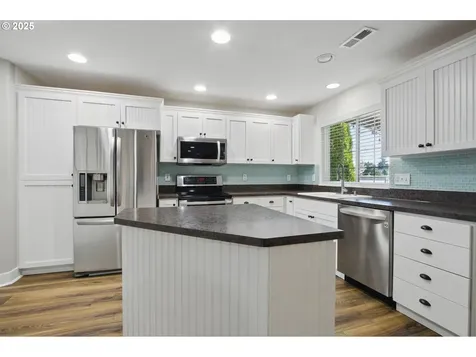 878 Meadowlawn Place Molalla OR 97038