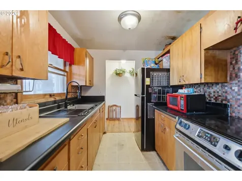 18630 SE Yamhill Circle Portland OR 97233